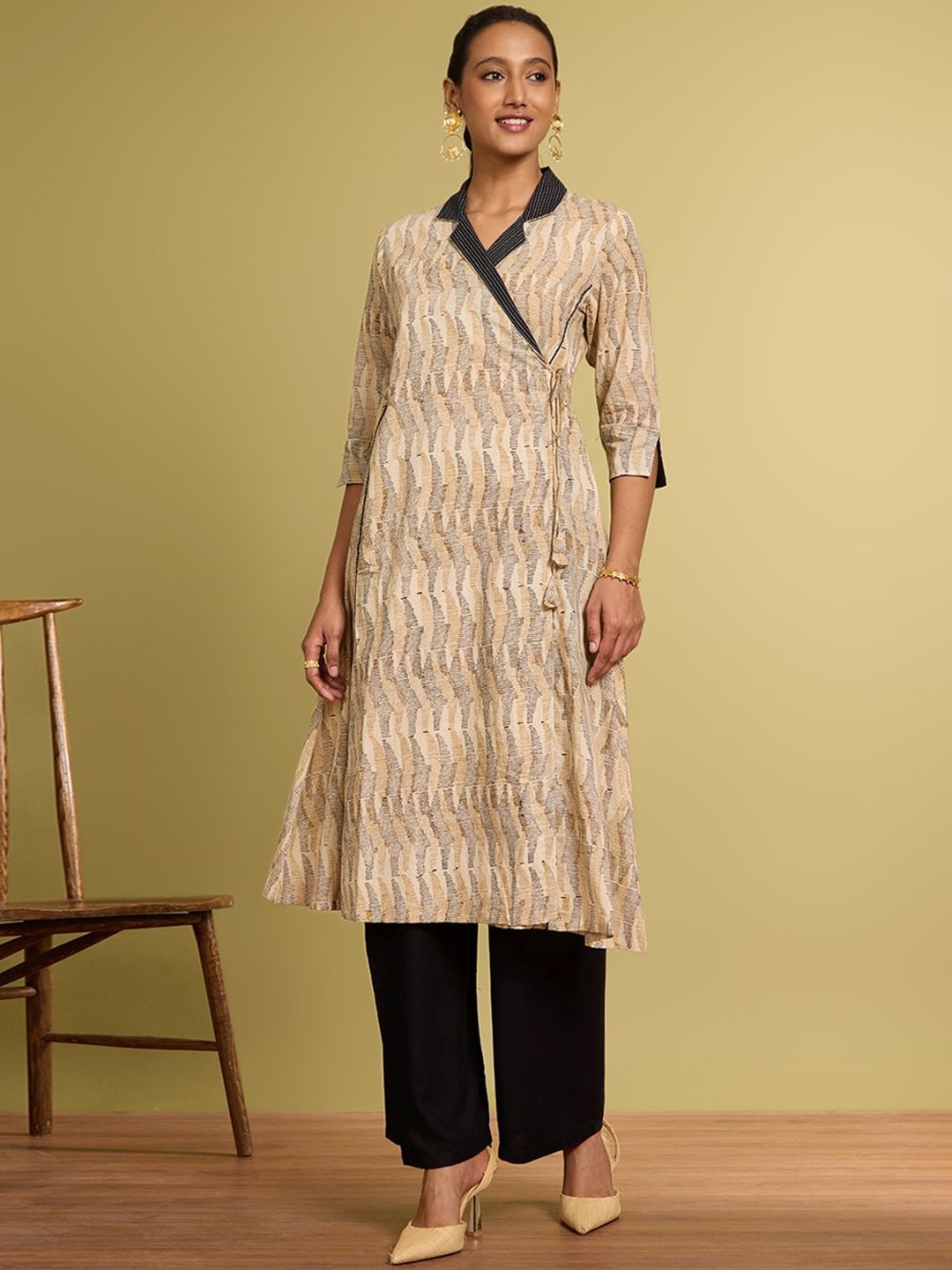 

Taneira Geometric Printed Shirt Collar Pure Cotton Angrakha A-Line Kurta, Yellow