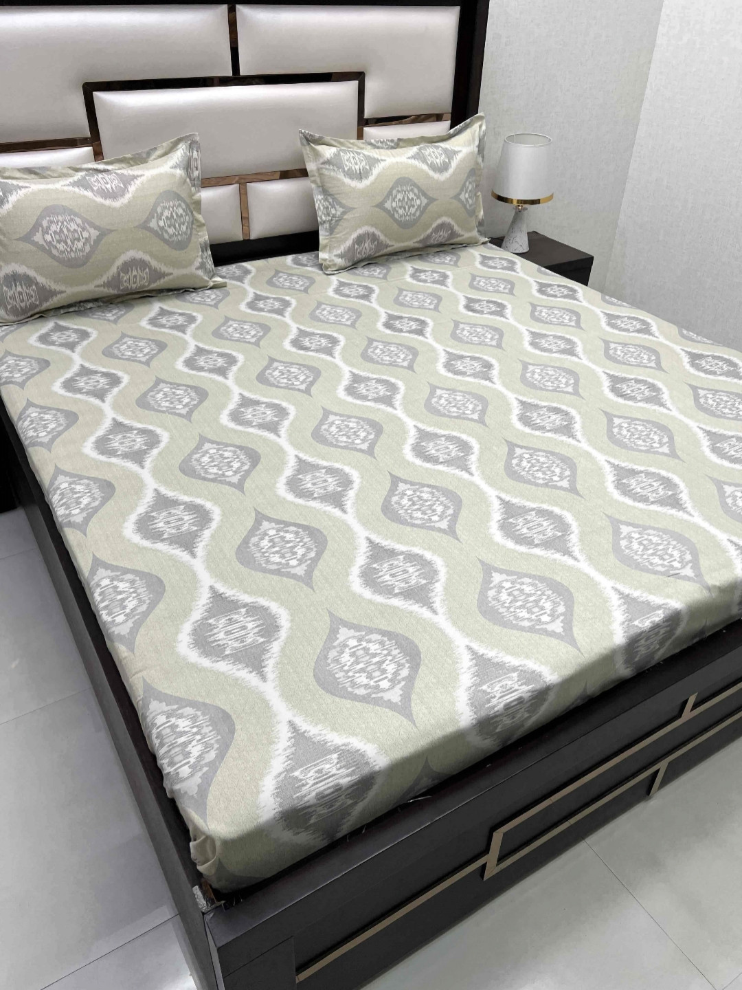 

Pure Decor Royal Passion Green 380 TC Pure Cotton Queen Bedsheet Set-2.29 m x 2.54 m