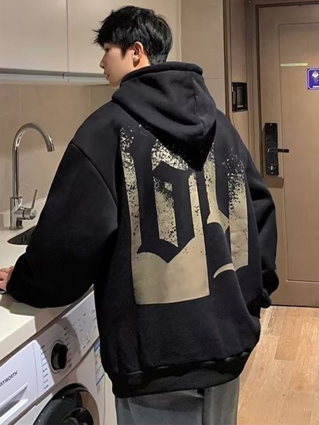 

KPOP Men Typography Printed Hooded Sweatshirt, Black