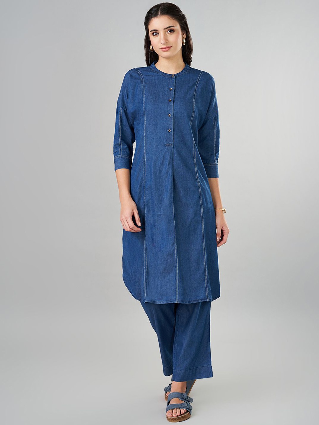 

RANGMANCH BY PANTALOONS Round Neck Three-Quarter Sleeves Cotton Blend Kurta With Trousers, Blue