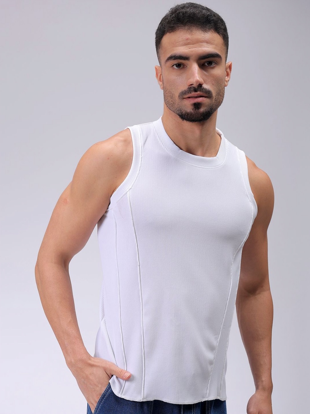 

The Indian Garage Co Men Monochrome Pockets T-shirt, White