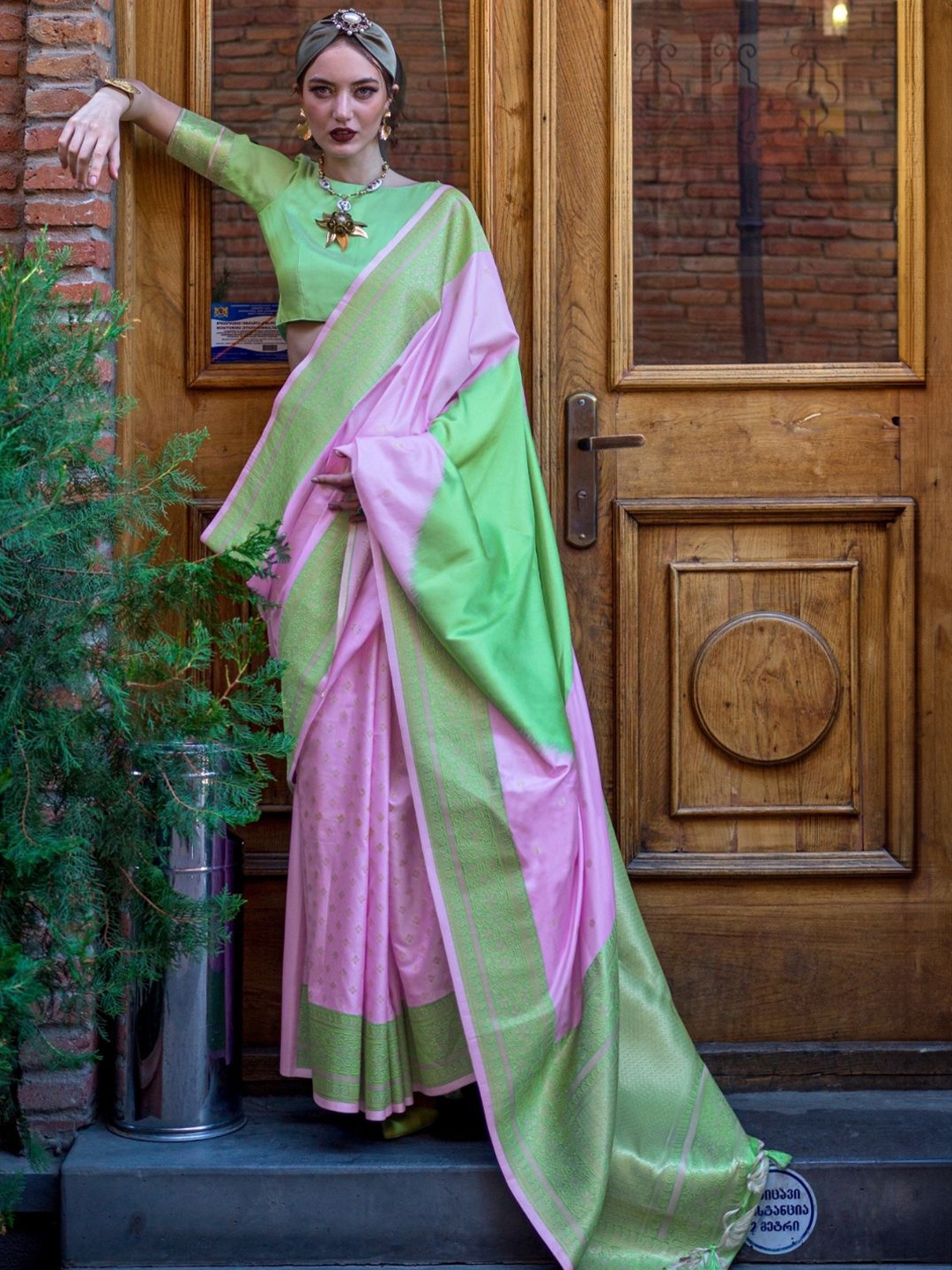 

DEVATITHI Ethnic Motifs Woven Design Zari Saree, Pink