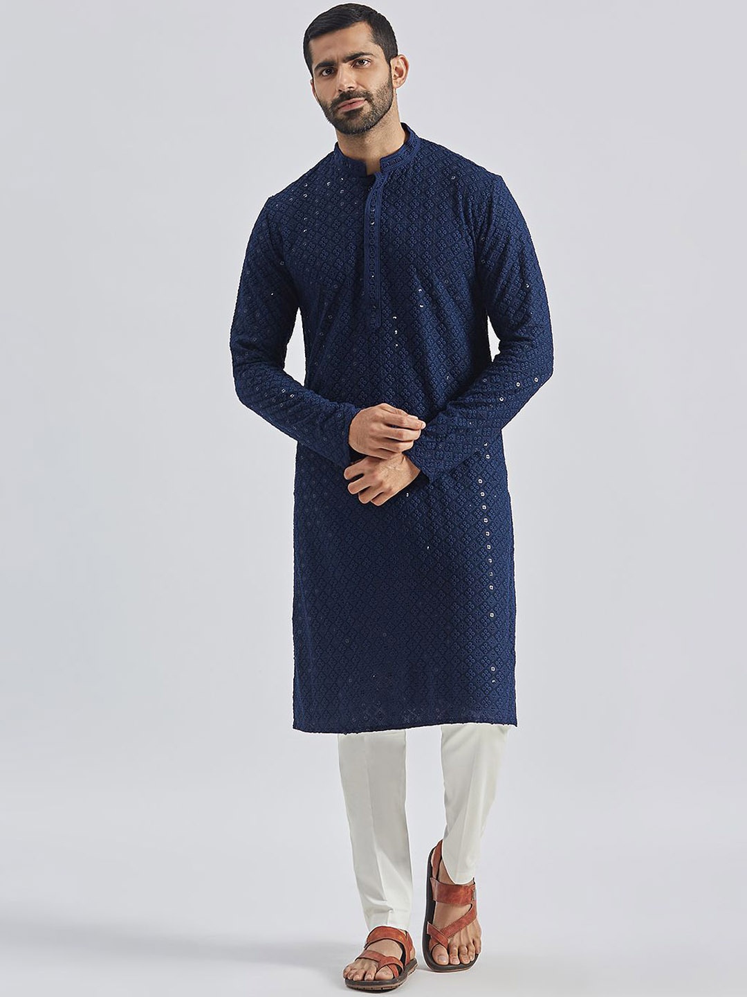 

VASTRAMAY Floral Schiffli Embroidered Sequinned Mandarin Collar Straight Kurta & Trousers, Navy blue