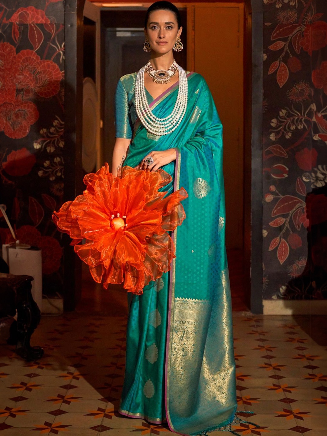 

DEVATITHI Woven Design Zari Saree, Turquoise blue