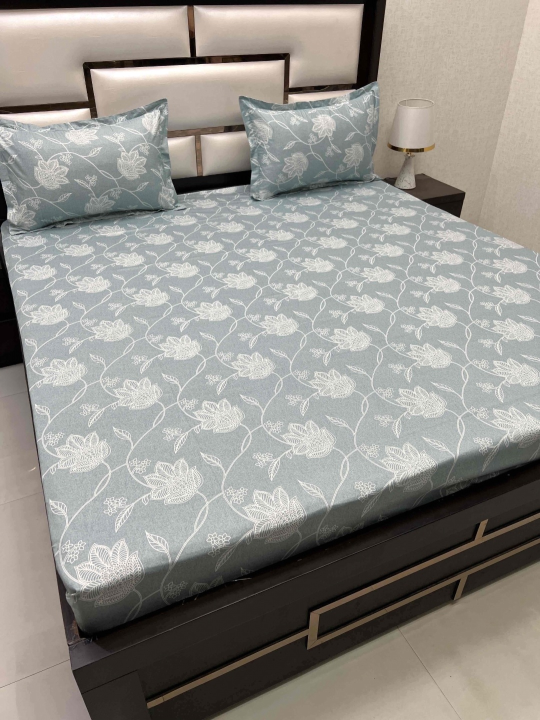 

Pure Decor Royal Passion Blue 400 TC Pure Cotton Queen Bedsheet Set-2.29 m x 2.54 m
