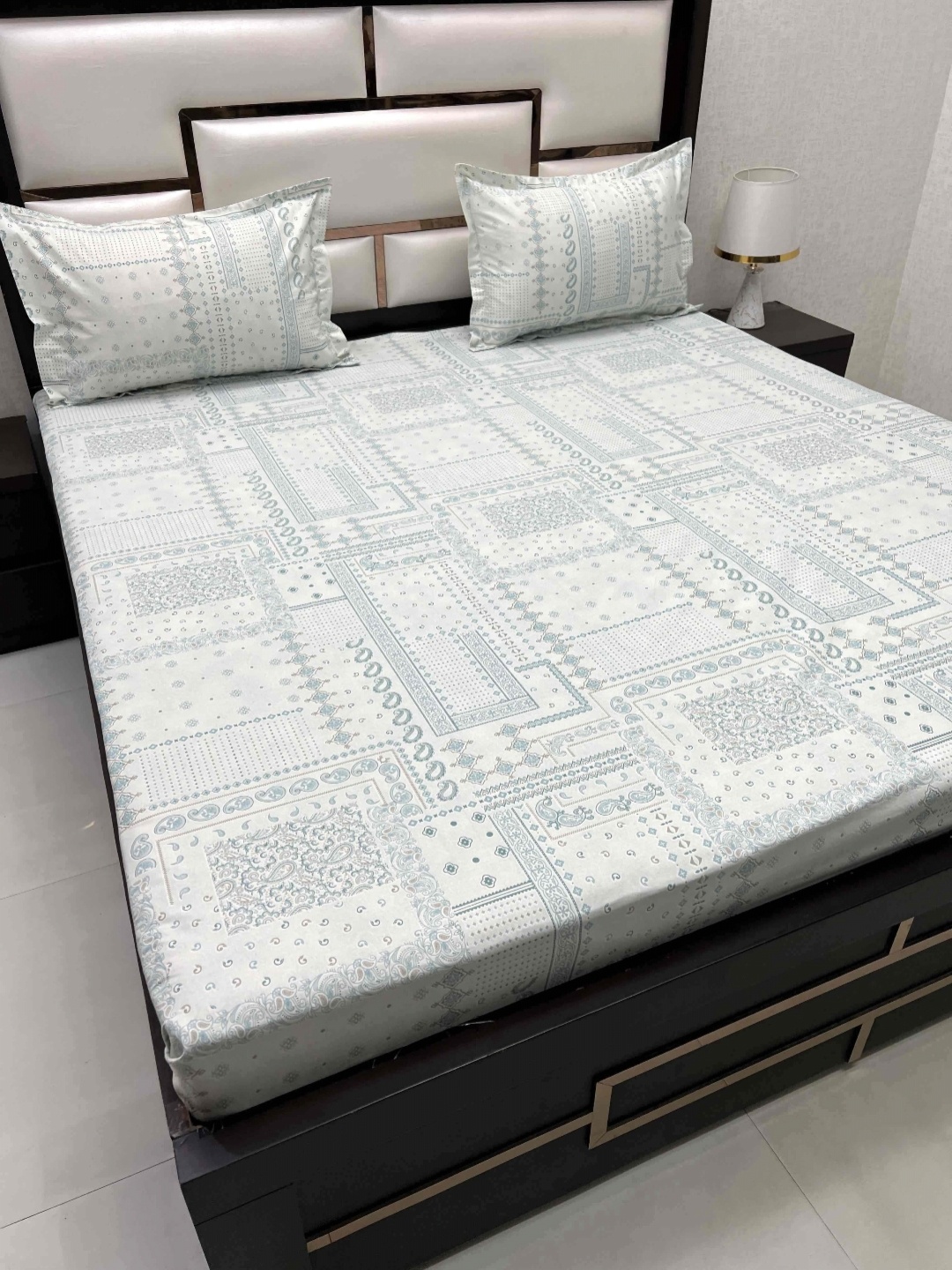 

Pure Decor Royal Passion Green 400 TC Pure Cotton Queen Bedsheet Set-2.29 m x 2.54 m