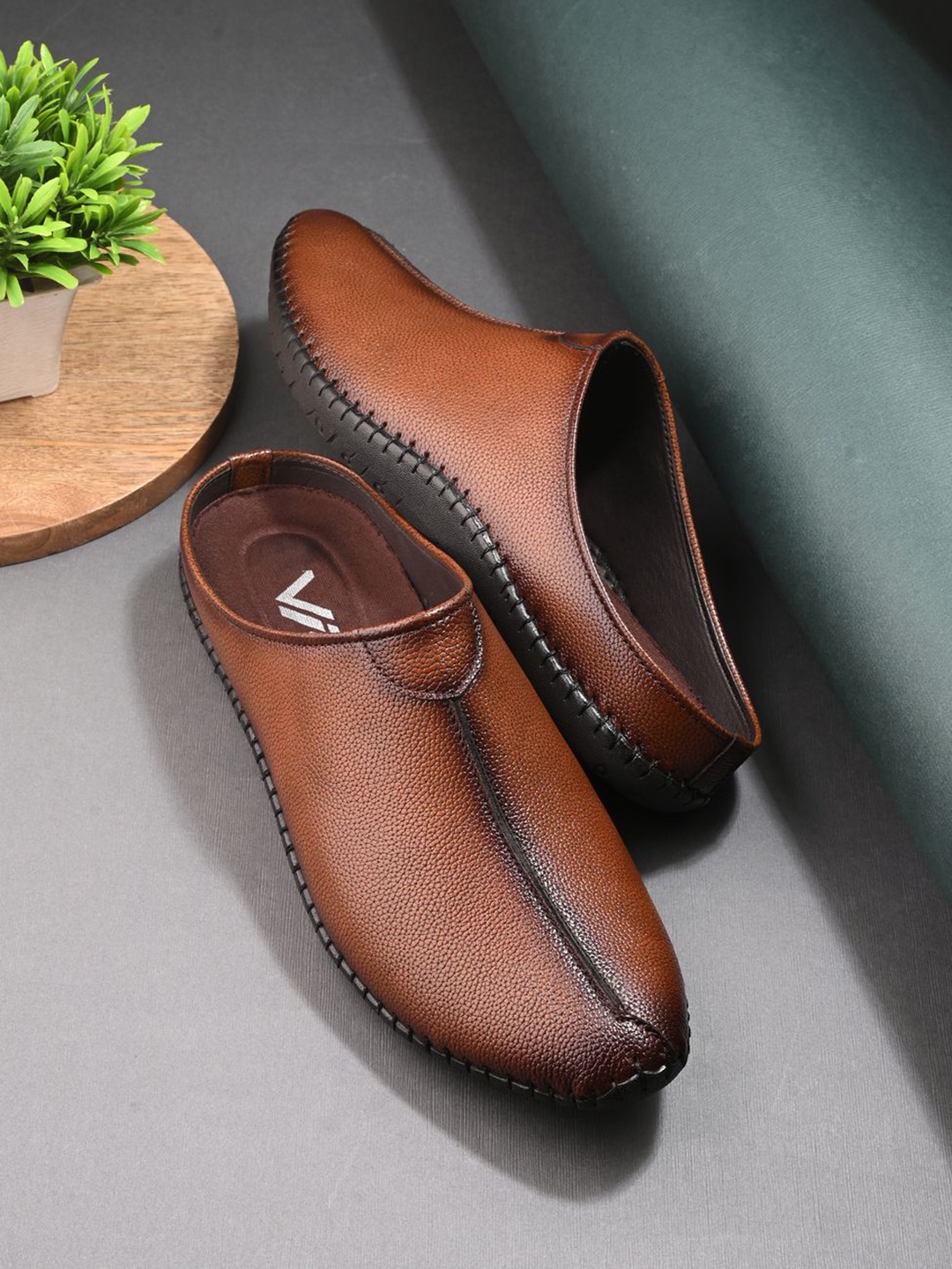 

VIV Men Round Toe Comfort Insole Mules, Tan