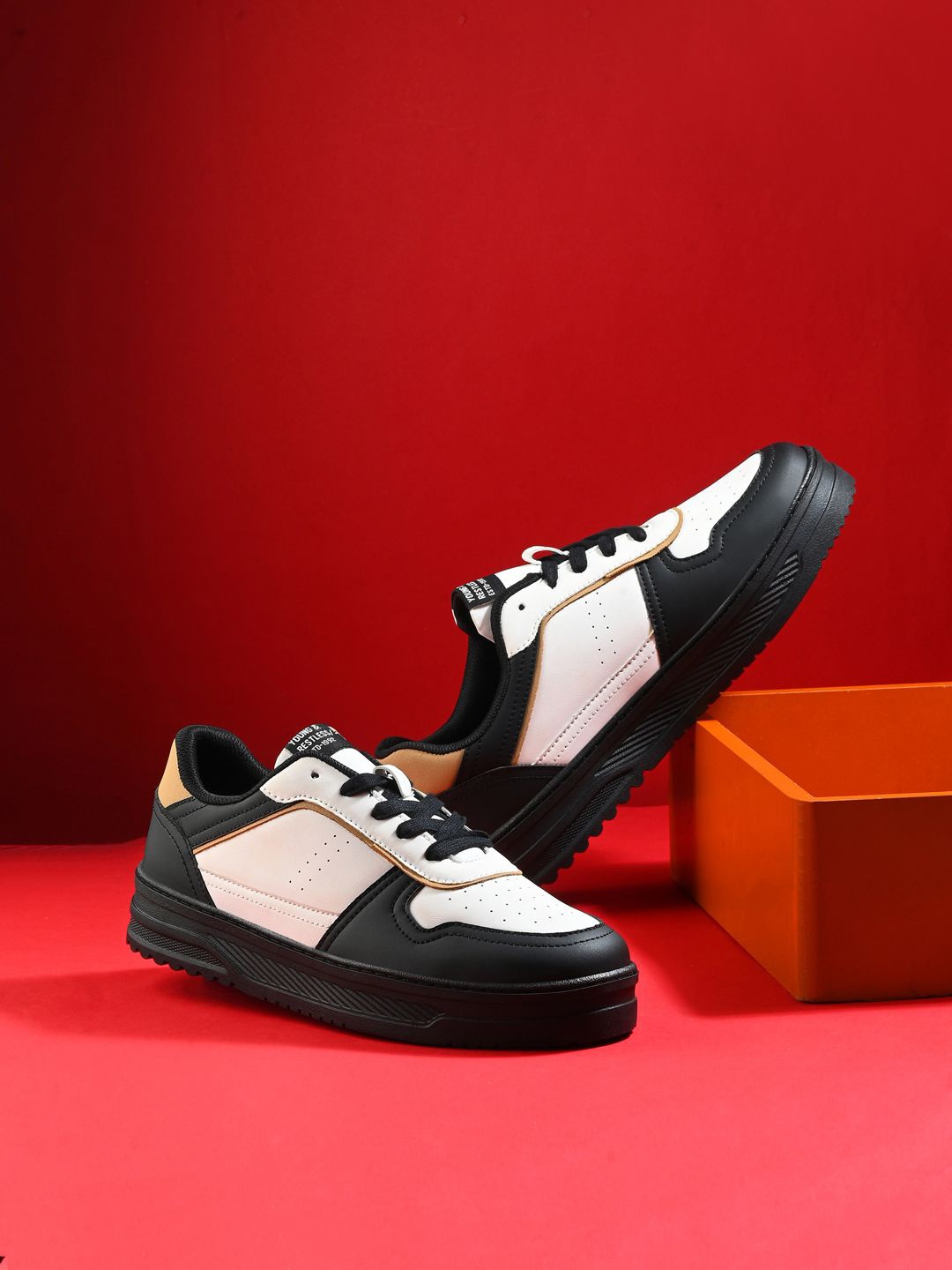 

SPYKAR Men Colourblocked Lace-Ups Sneakers, Black