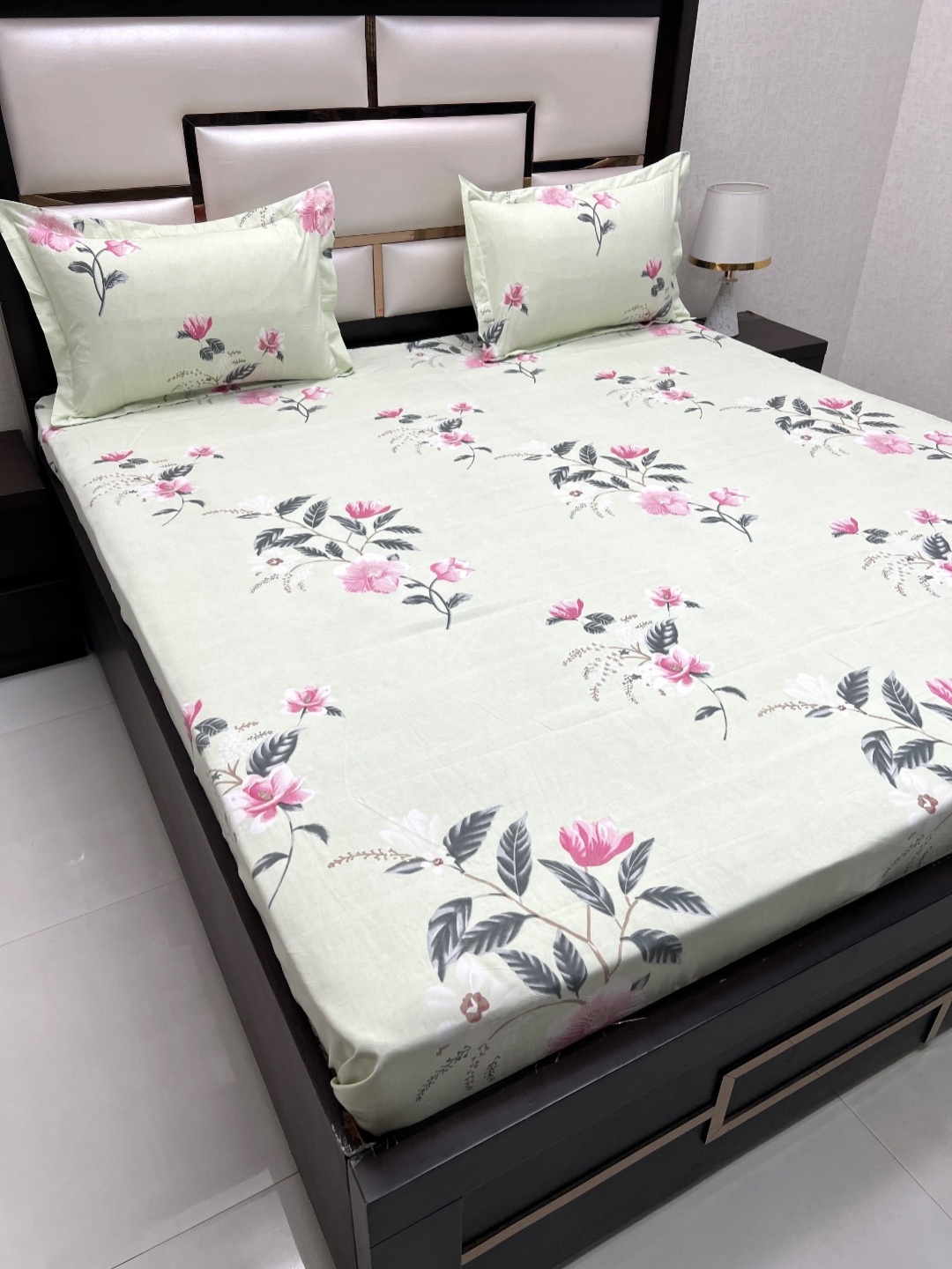 

Pure Decor Queen Size Double Bedsheet With 2 Pillow Covers 2.28m X 2.54m, Green