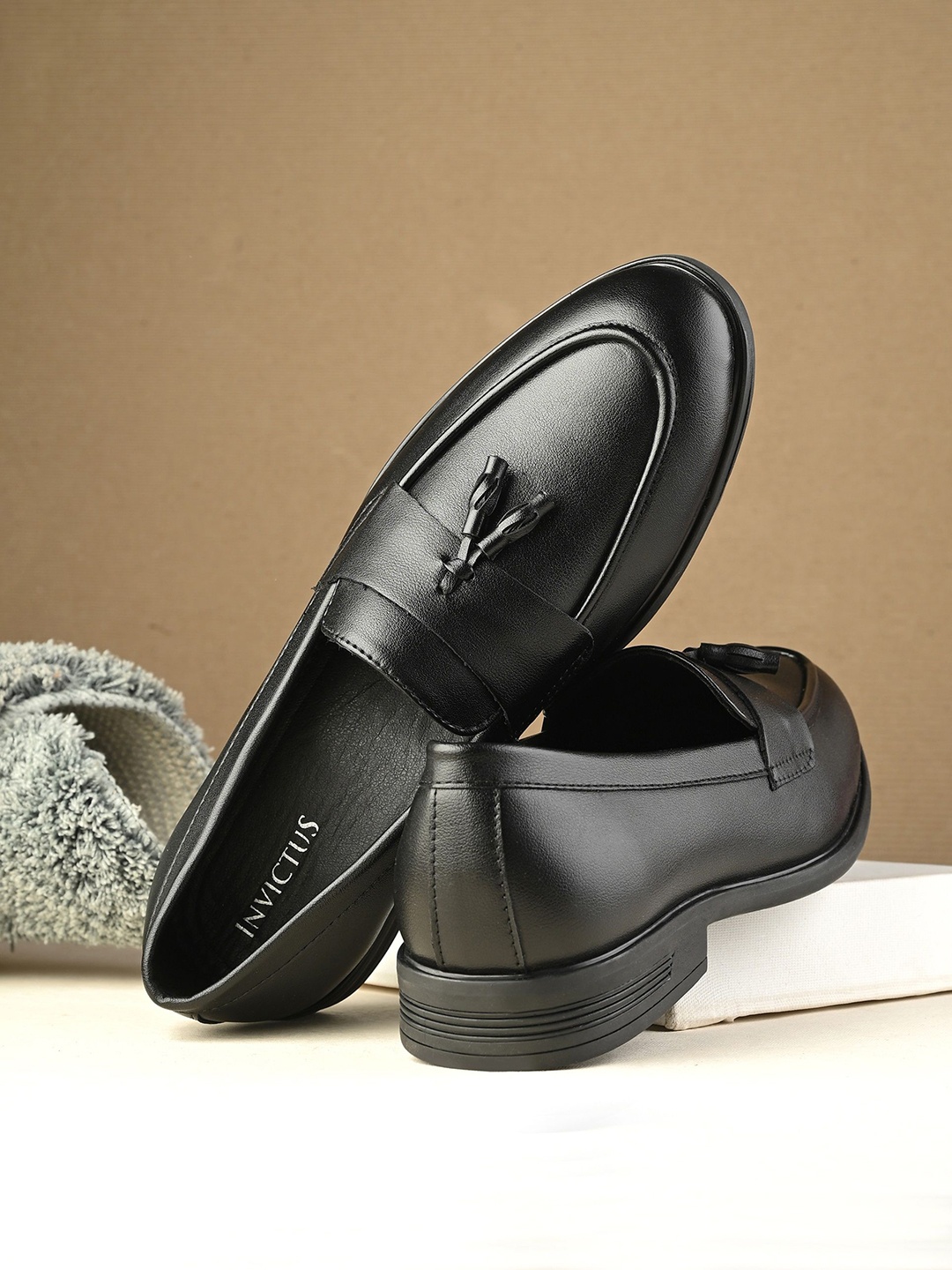 

INVICTUS Men Faux Leather Formal Loafers, Black
