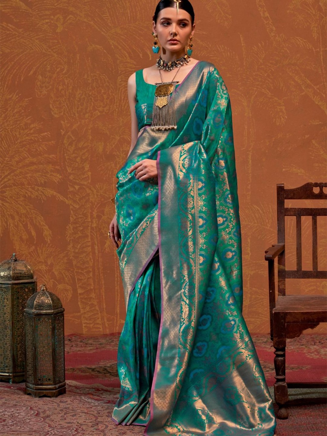 

DEVATITHI Woven Design Zari Saree, Turquoise blue