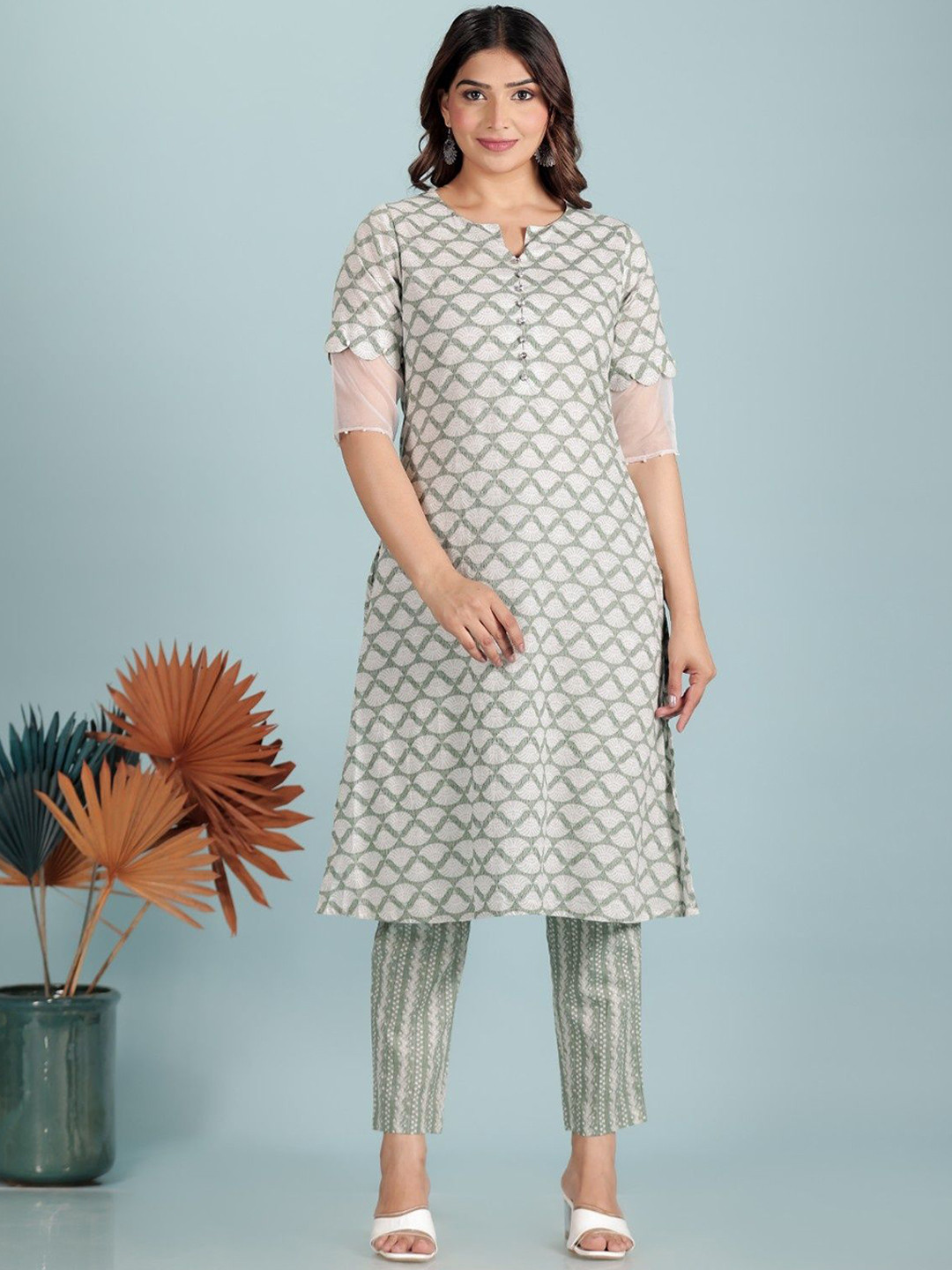 

Aramya Women Printed Regular Beads and Stones Pure Cotton Kurta with Trousers, Grey