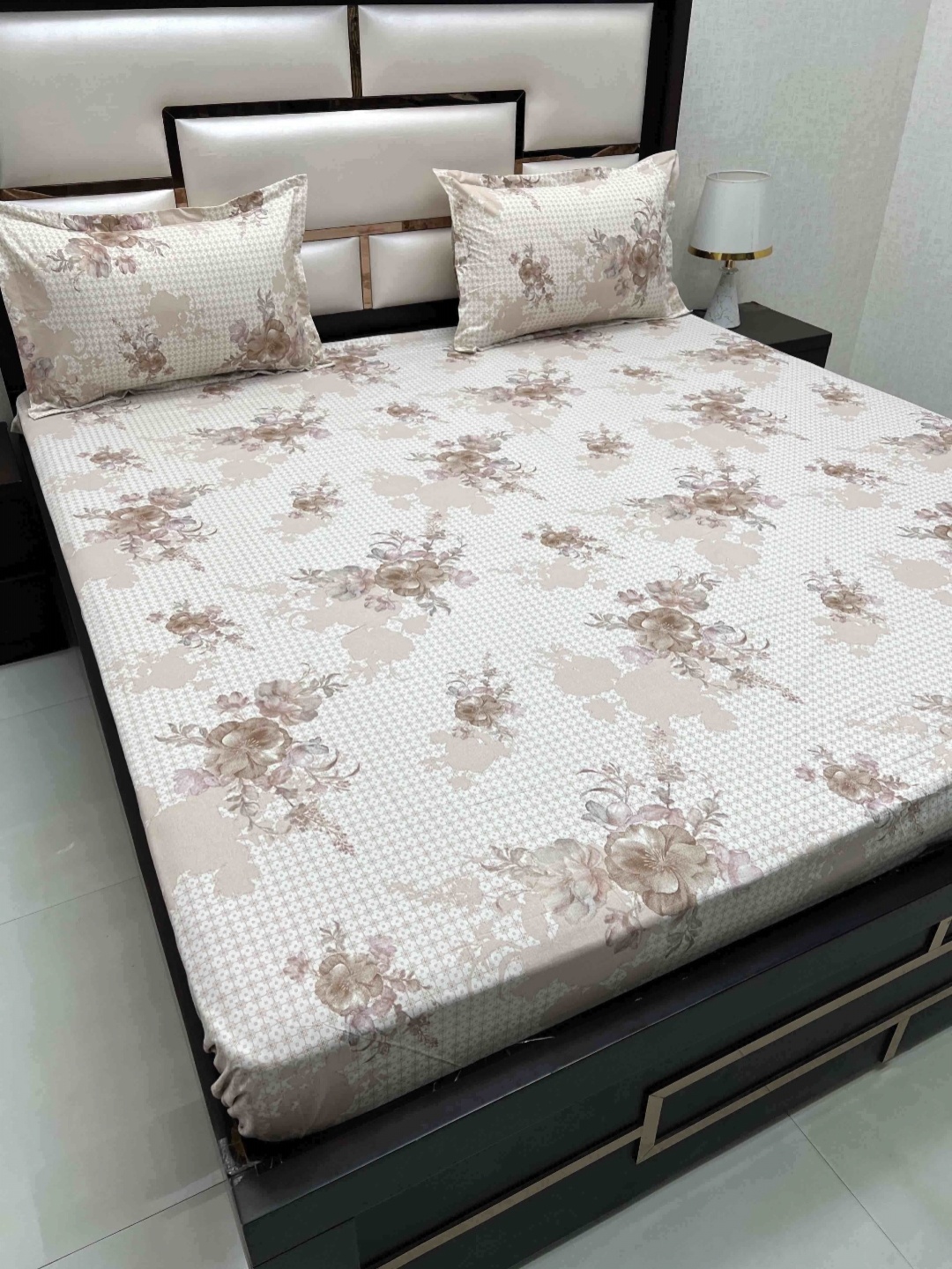 

Pure Decor Velar Fur Sib Brown 240 TC Cotton Floral King Bedsheet Set-2.72 m x 2.74 m