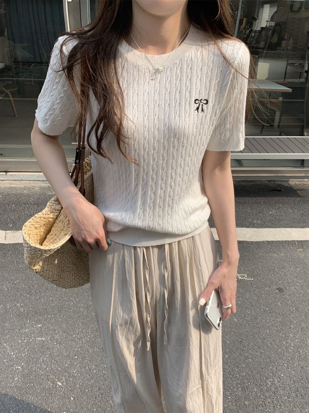 

KPOP Women Embroidered Pullover, White
