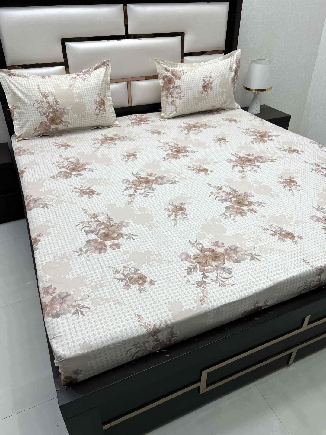 

Pure Decor Royal Passion Brown 380 TC Pure Cotton Queen Bedsheet Set-2.29 m x 2.54 m