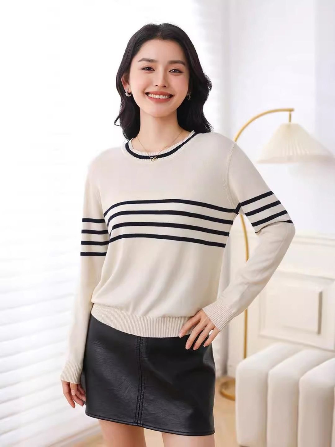 

KPOP Women Striped Pullover, Off white