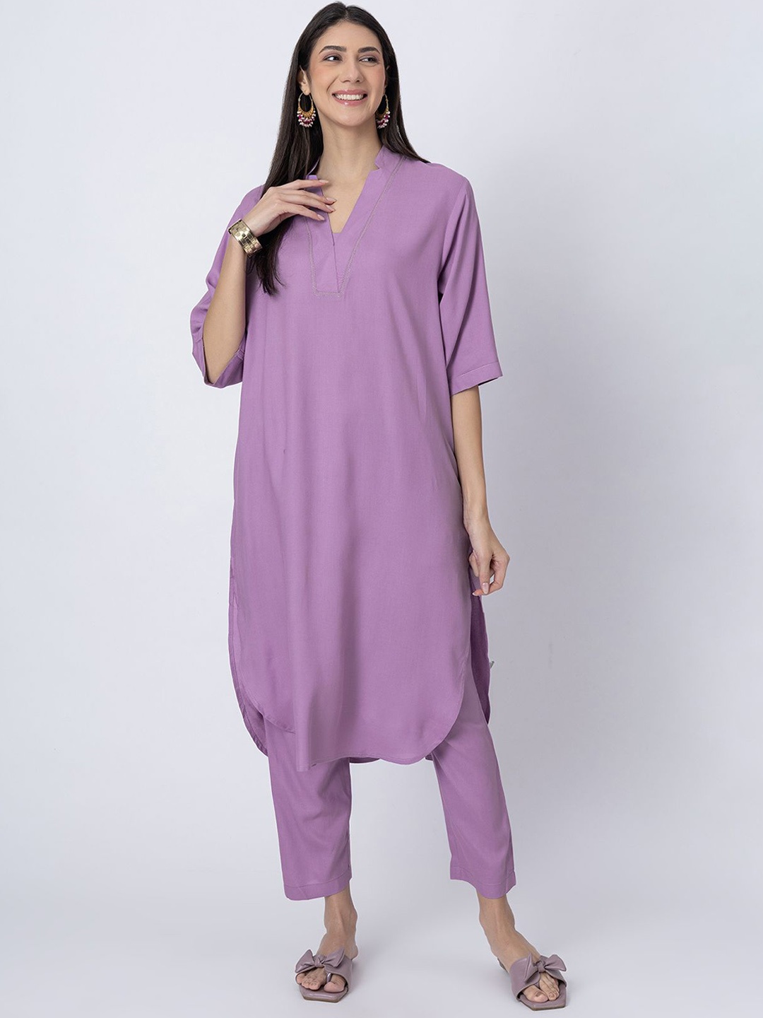 

Moomaya Three-Quarter Sleeves Straight Kurta with Trouser, Lavender