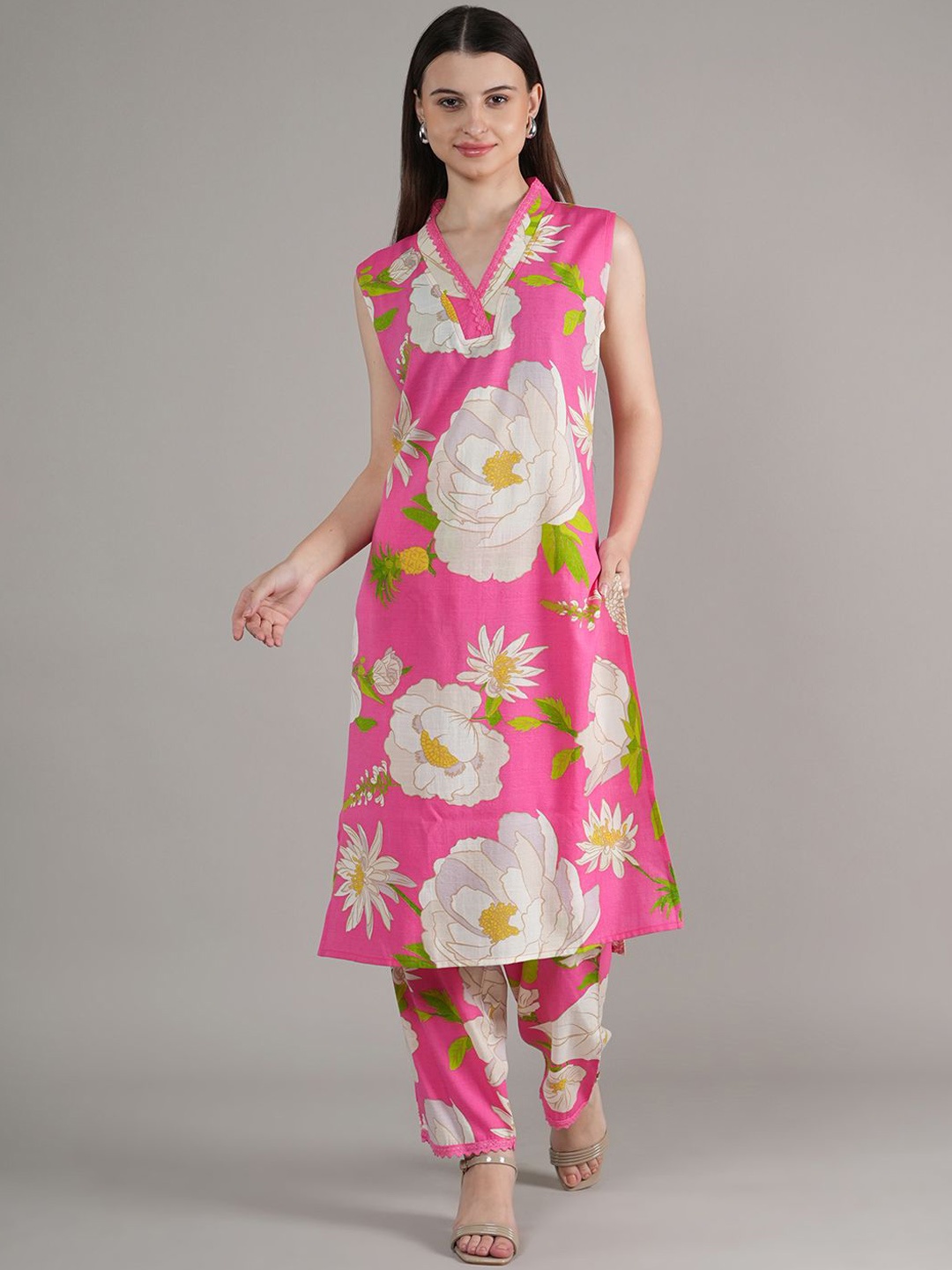 

BAESD Floral Printed V-Neck Sreaight Kurta with Trousers, Pink