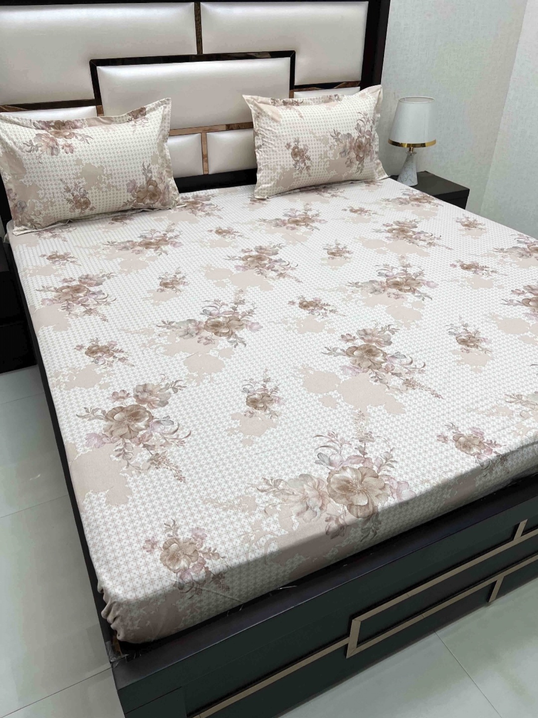 

Pure Decor Velar Fur Sib Brown 230 TC Cotton Floral King Bedsheet Set-2.72 m x 2.74 m