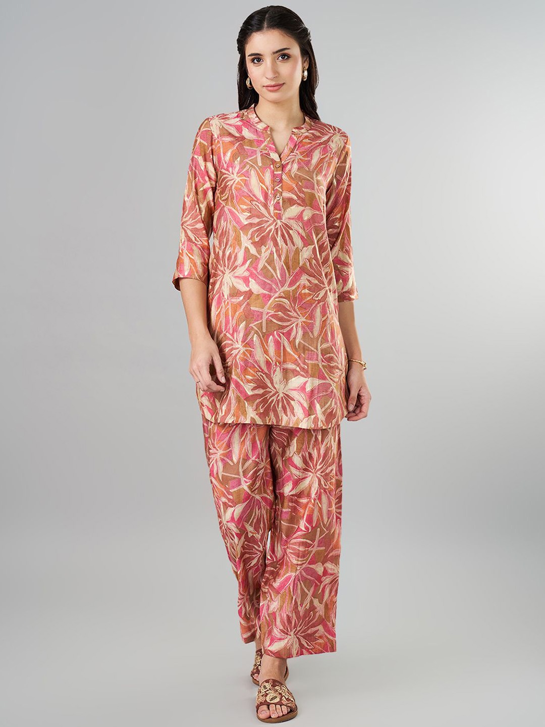 

RANGMANCH BY PANTALOONS Floral Printed Mandarin Collar Straight Kurta With Trousers, Pink