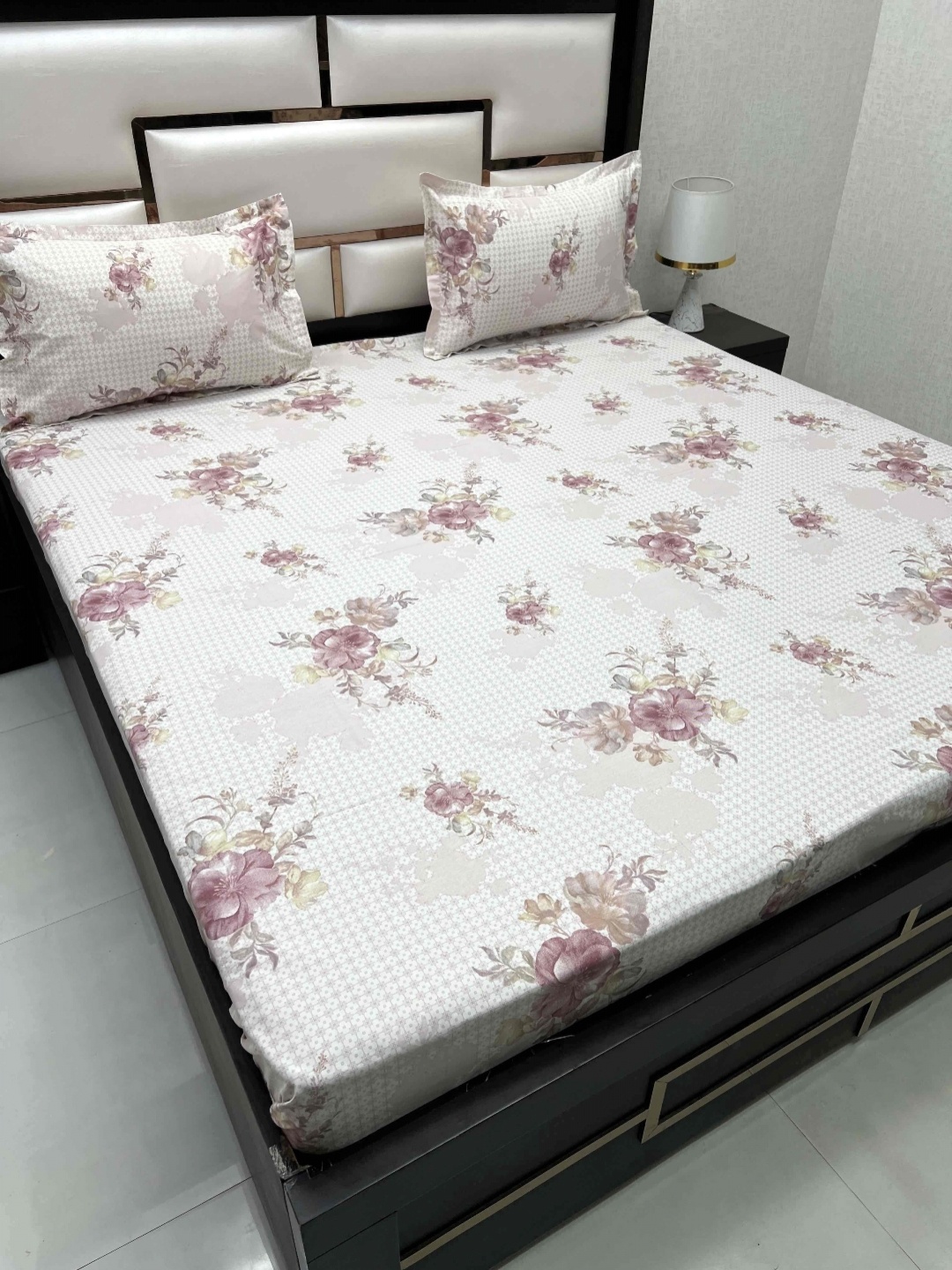 

Pure Decor Royal Passion Pink 380 TC Pure Cotton Floral Queen Bedsheet Set-2.29 m x 2.54 m