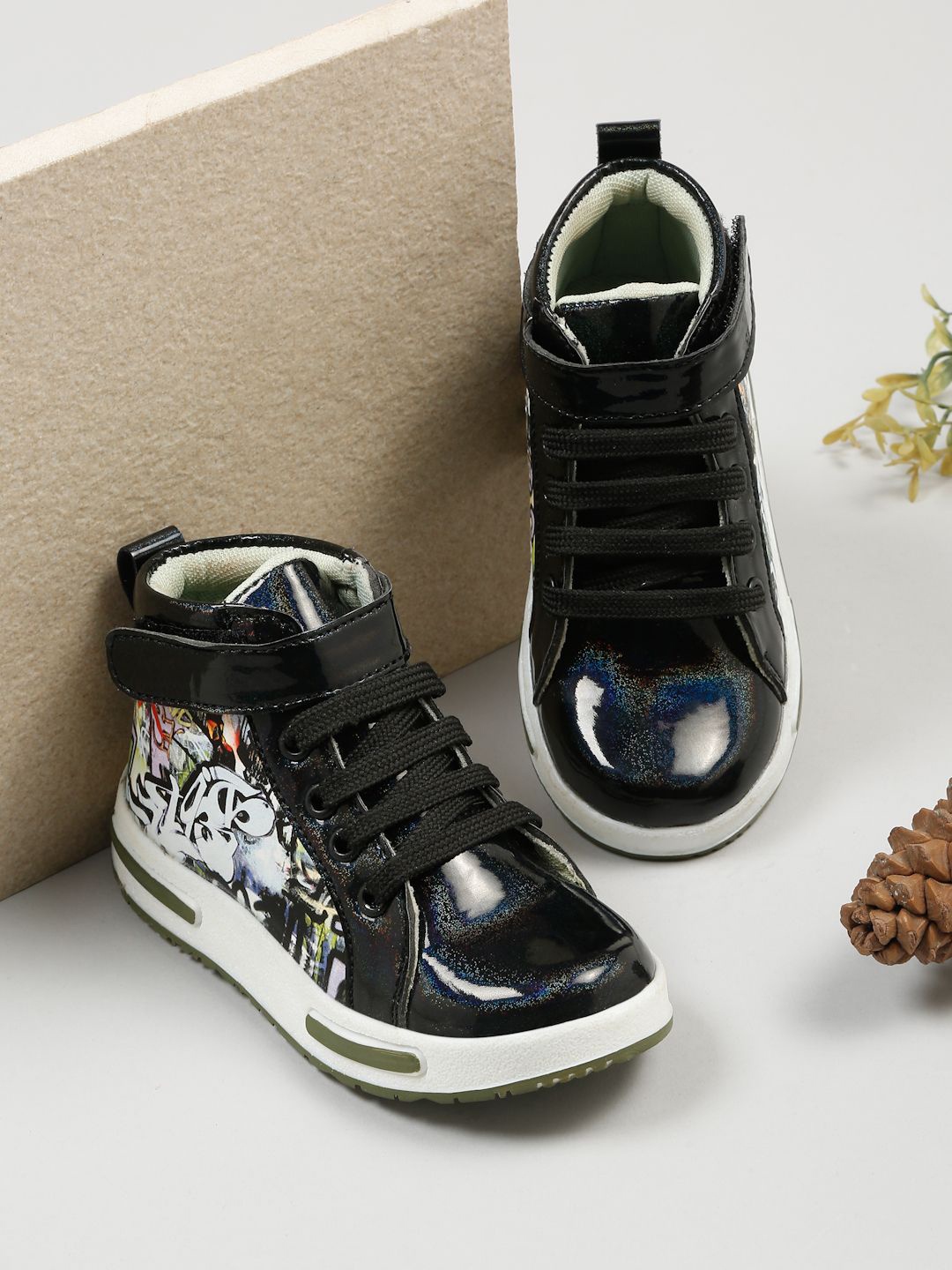 

Tiny Bugs Boys Printed Anckle Length Round Toe Sneakers, Black