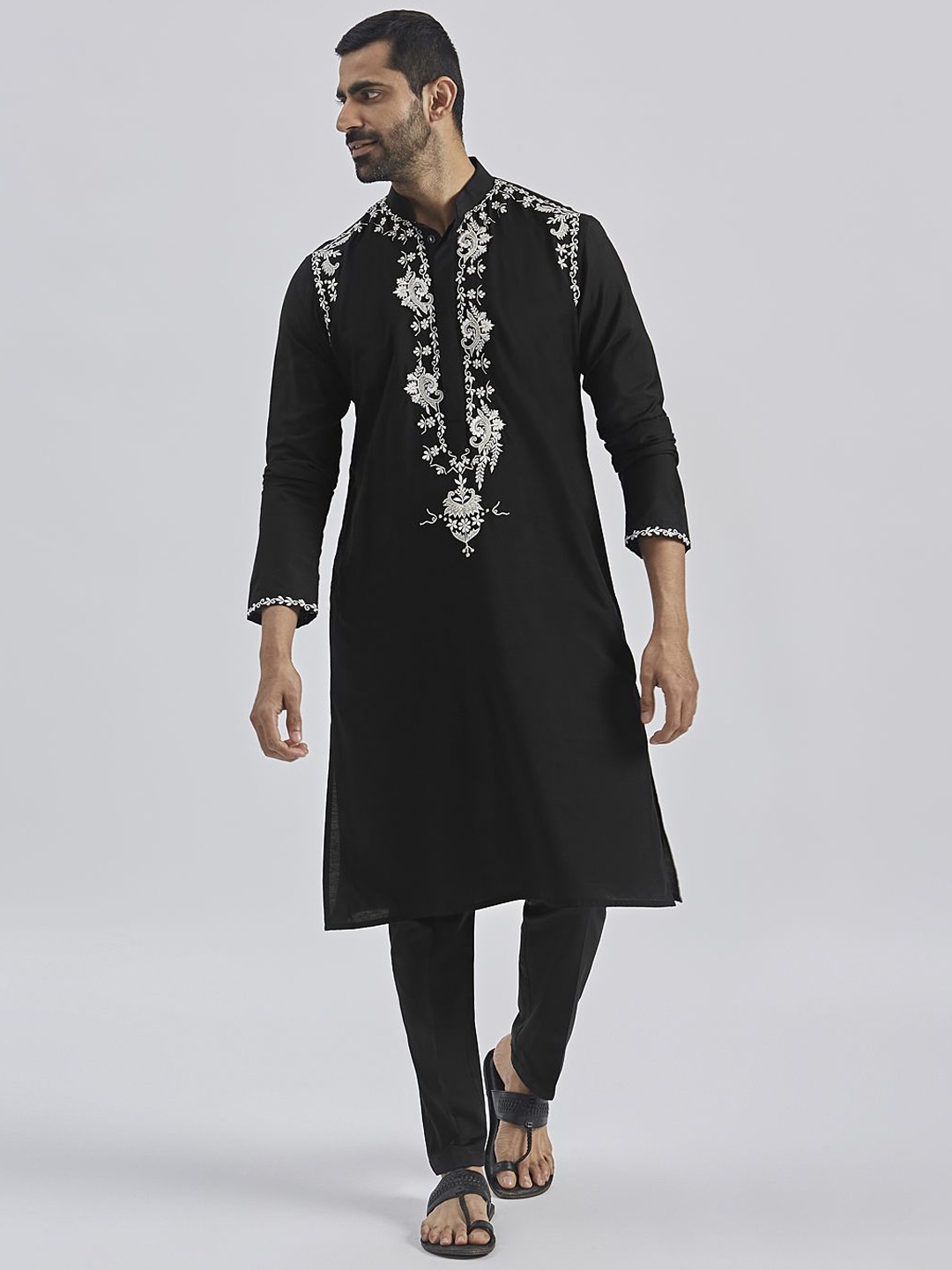 

VASTRAMAY Floral Yoke Design Thread Work Mandarin Collar Straight Kurta with Trousers, Black