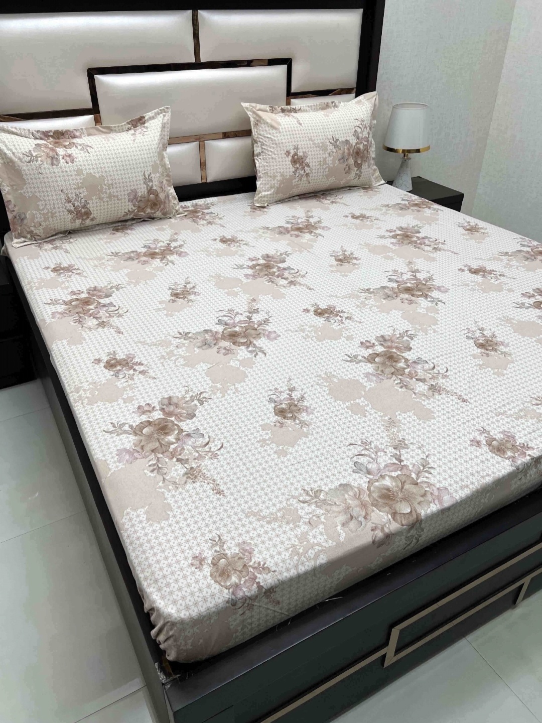 

Pure Decor Leisure Fur Brown & White 260 TC Floral King Bedsheet Set-2.74 m x 2.74 m