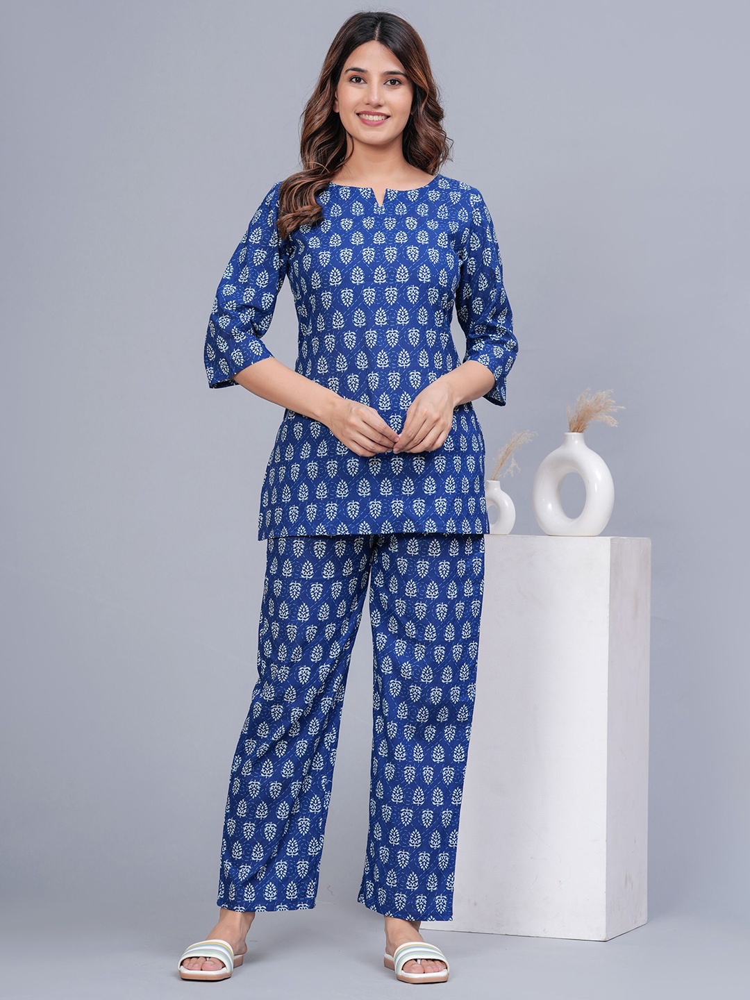 

ROOPWATI FASHION Women Pure Cotton Printed Night suit, Navy blue
