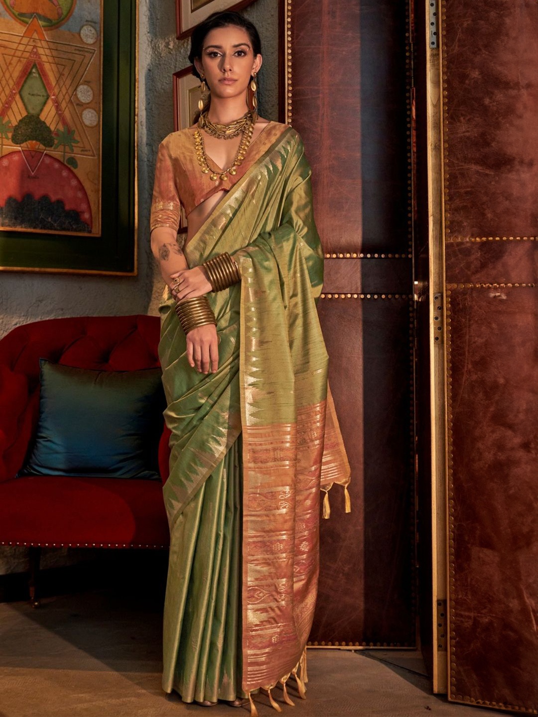 

DEVATITHI Woven Design Zari Tussar Saree, Green
