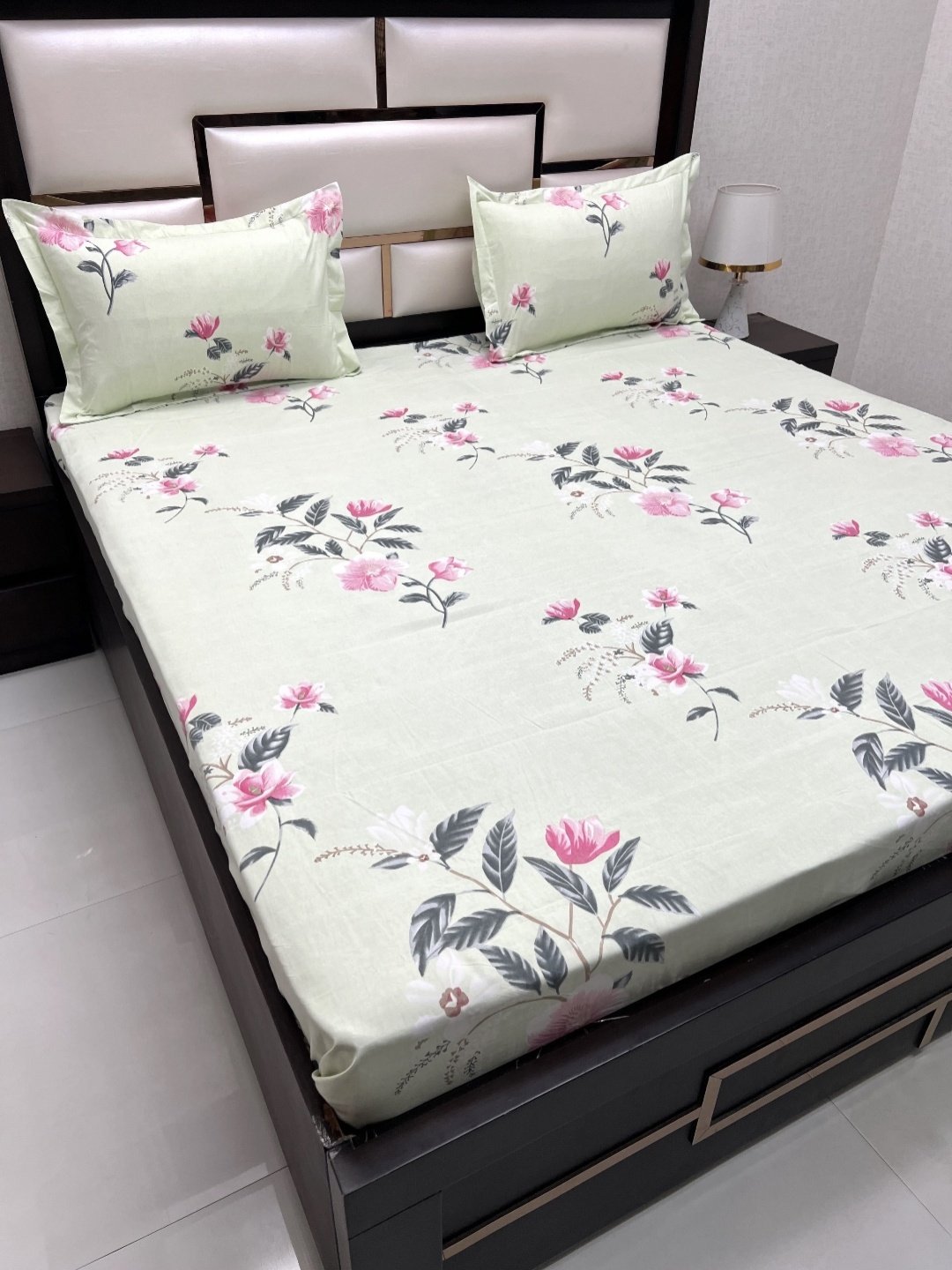 

Pure Decor Queen Size Double Bedsheet With 2 Pillow Covers 2.28m X 2.54m, Green