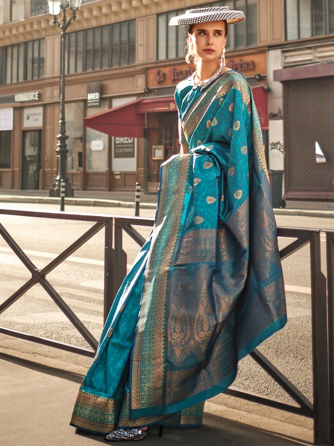 

DEVATITHI Woven Design Zari Saree, Turquoise blue