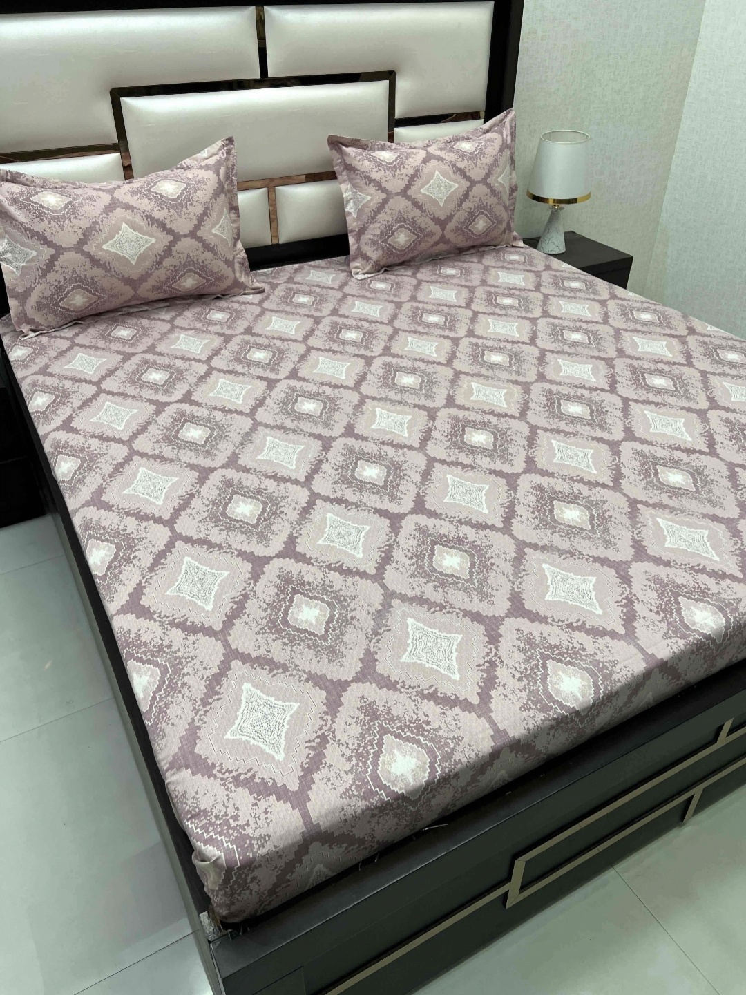 

Pure Decor Royal Passion Purple 380 TC Pure Cotton Queen Bedsheet Set-2.29 m x 2.53 m