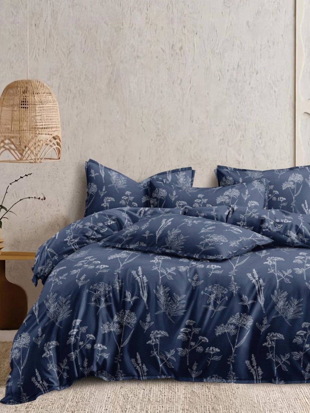 

Laying Style Blue & Grey Floral Polycotton 4 Piece Double King Regular Bedding Set