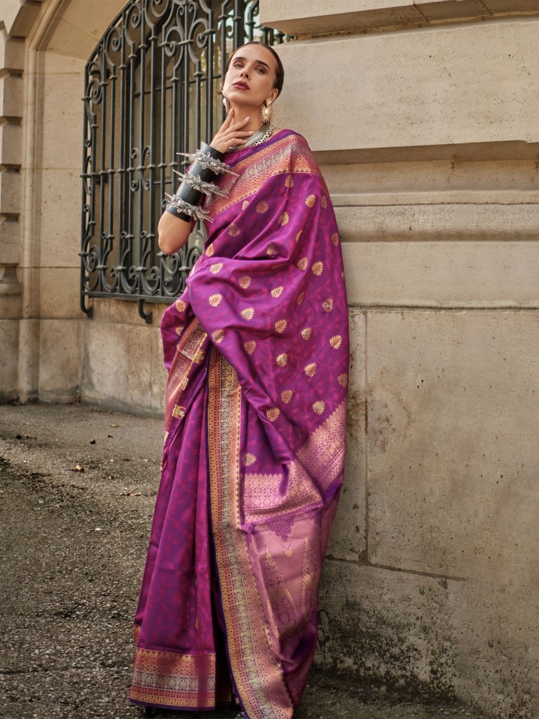 

DEVATITHI Woven Design Zari Saree, Purple