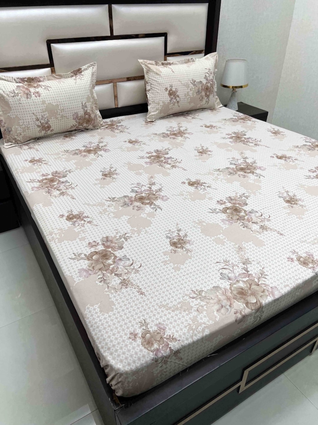 

Pure Decor Leisure Fur Brown & White 330 TC Floral King Bedsheet Set-2.74 m x 2.74 m