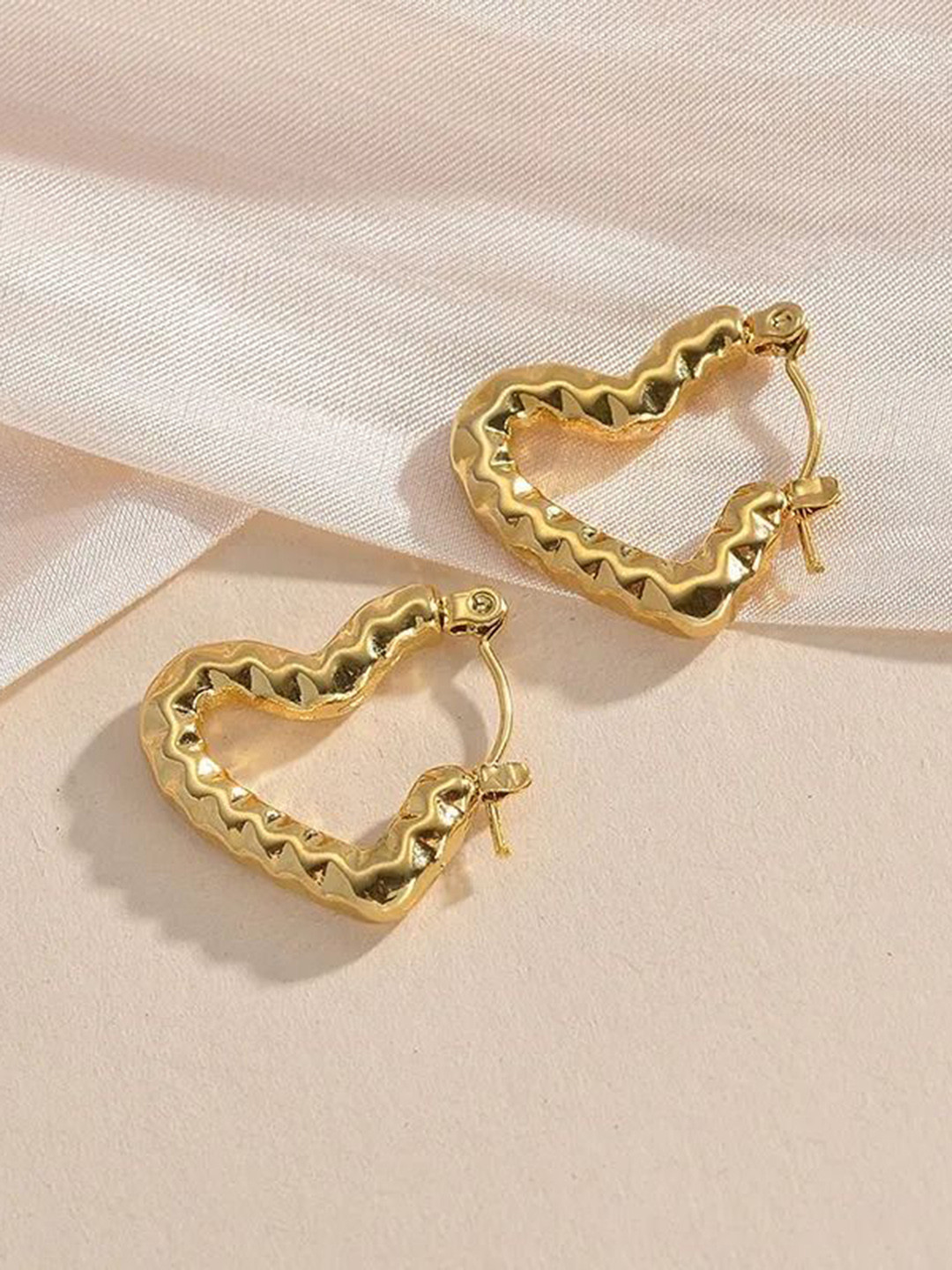 

DIVASTRI Gold-Plated Stainless Steel Anti Tarnish Heart Shaped Hoop Earrings