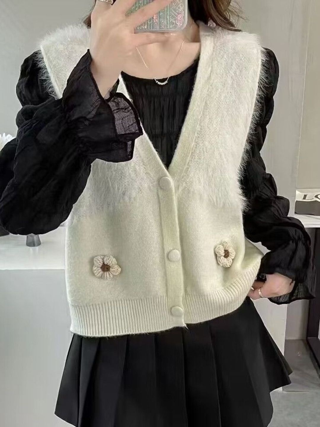 

KPOP Women V-Neck Sweater Vest, Cream