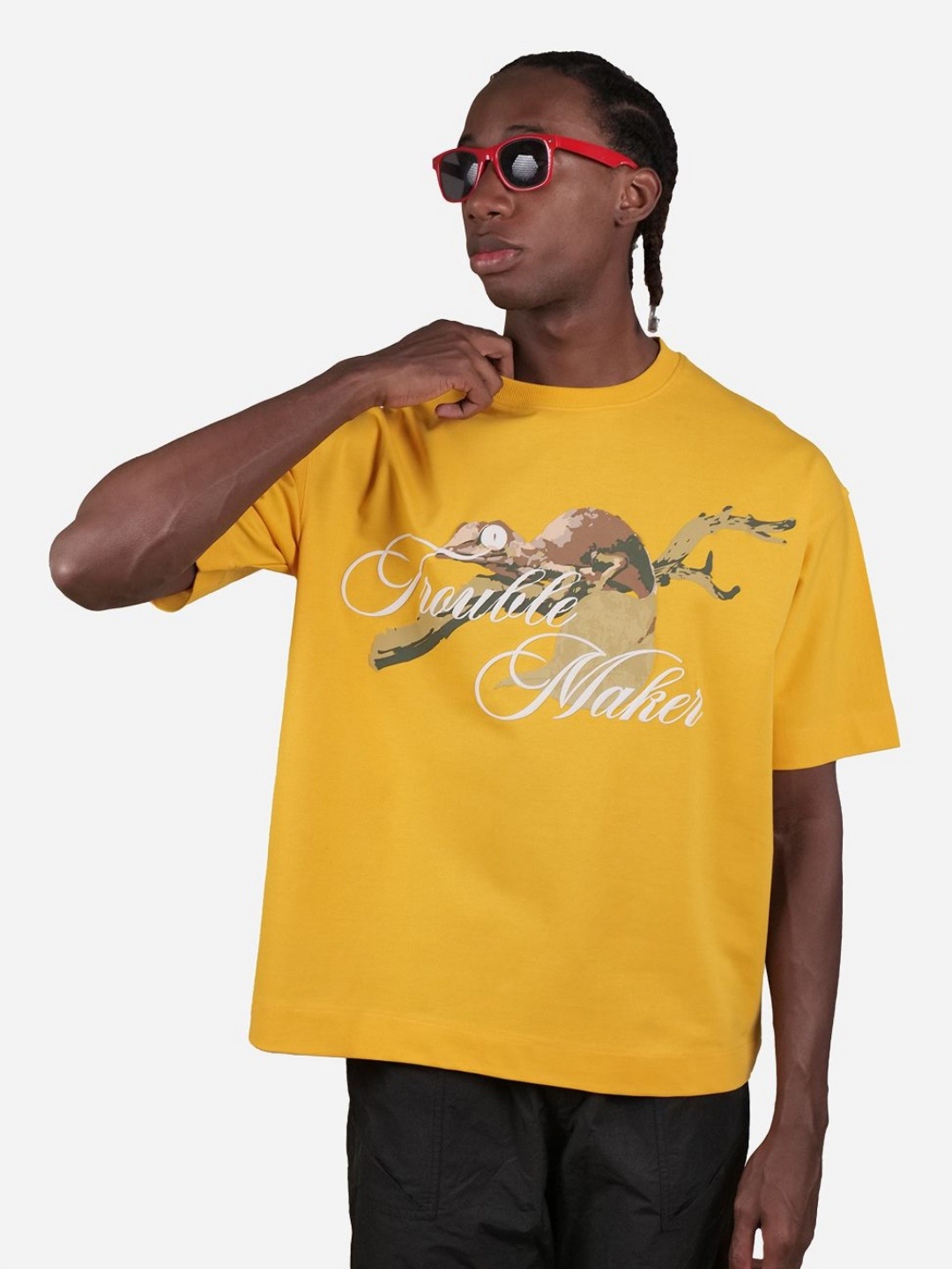 

KHAAKI Men Printed Drop-Shoulder Sleeves Bio Finish Applique T-shirt, Yellow
