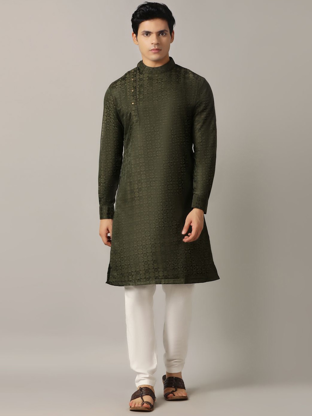 

THE KURTA COMPANY Geometric Self Design Mandarin Collar Long Sleeves Straight Kurta, Olive