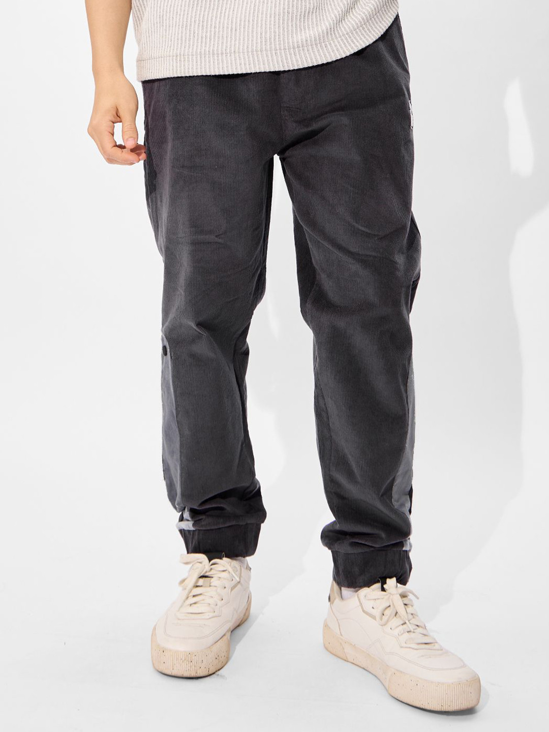 

The Souled Store Men Logo Detail Relaxed Fit Oversized Joggers, Charcoal