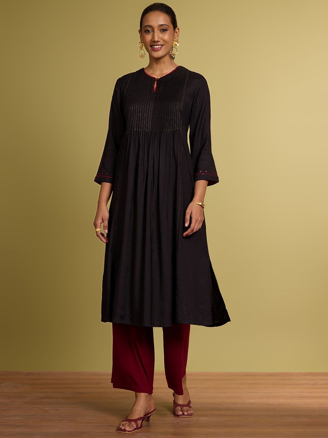 

Taneira Keyhole Neck Pleated A-Line Kurta, Black