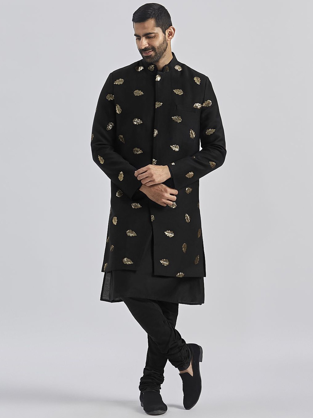 

VASTRAMAY Men Sequin Mandarin Collar Embroidered Sherwani Set, Black