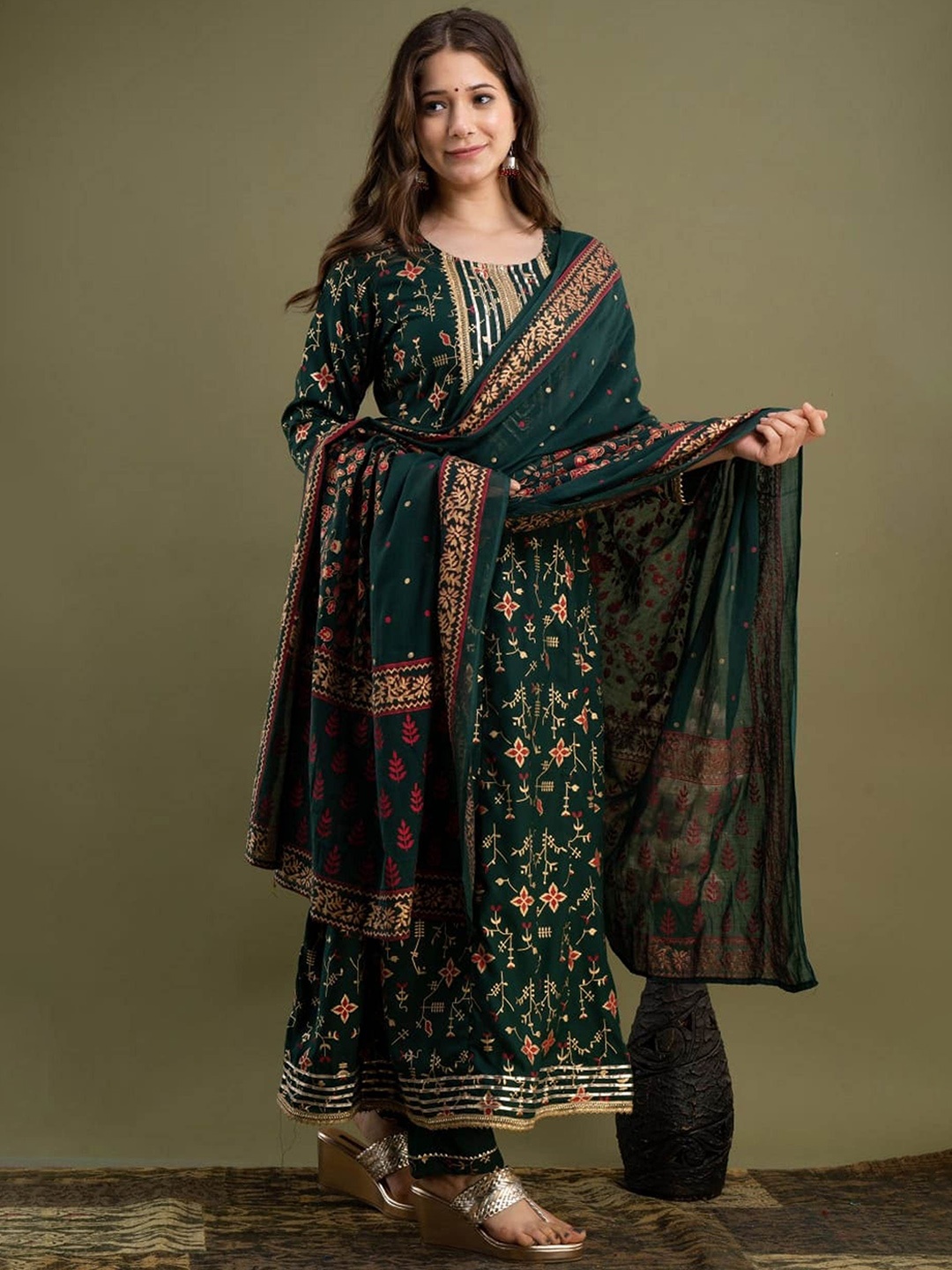 

ORUVAN Floral Printed Tiered Gotta Patti Kurta with Trouser & Dupatta, Green