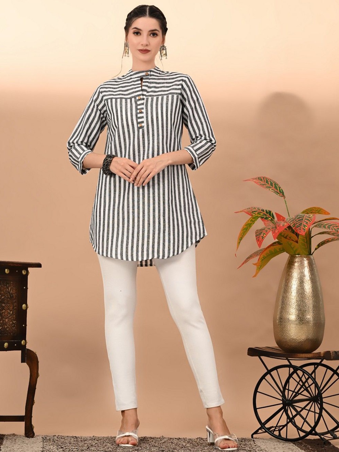 

Kairab Striped Mandarin Collar A-Line Kurti, Black
