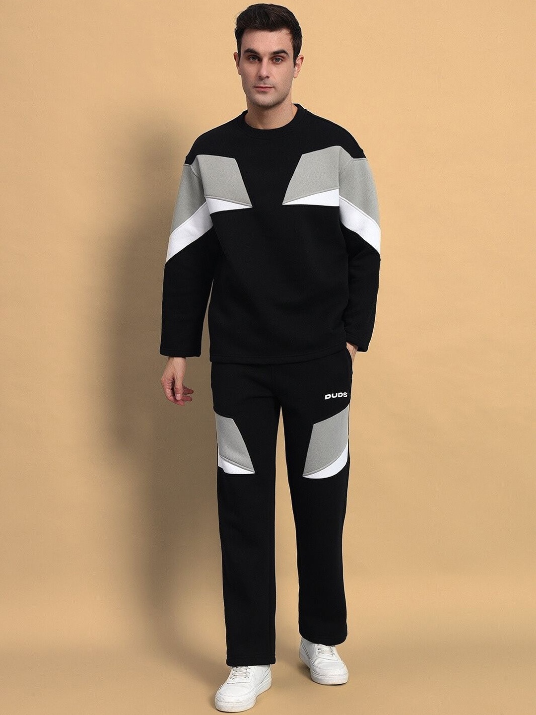 

WEARDUDS Colourblocked Round Neck Long Sleeves Sweatshirt & Trouser, Black