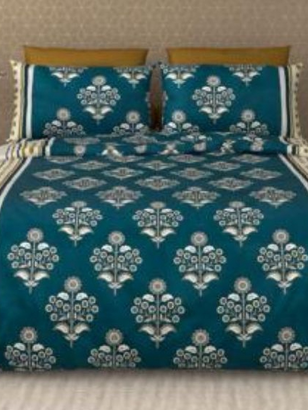 

Laying Style Blue & White Floral Polycotton 4 Piece Double King Regular Bedding Set