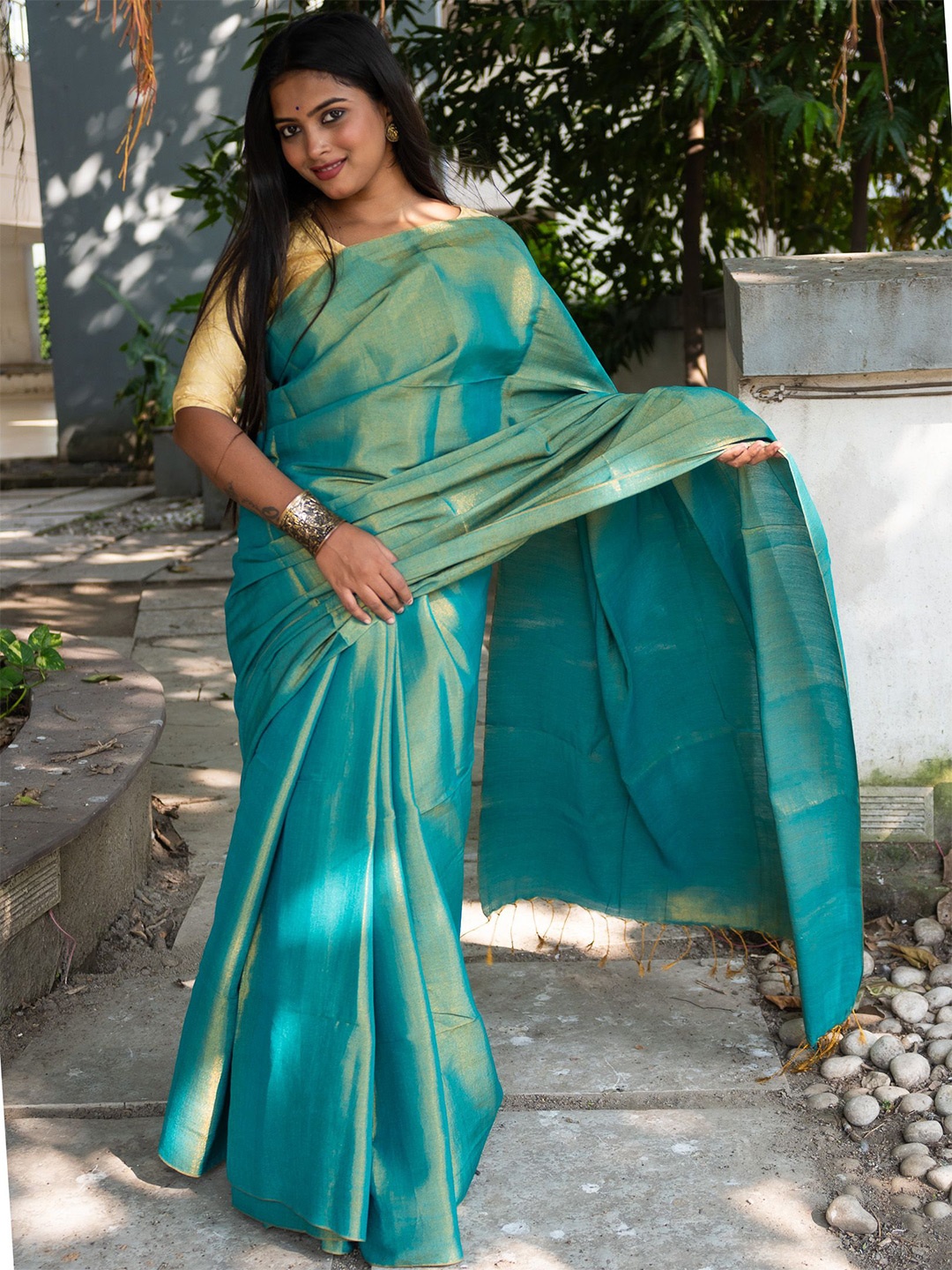 

Uttariya Tissue Saree With Blouse Piece, Turquoise blue