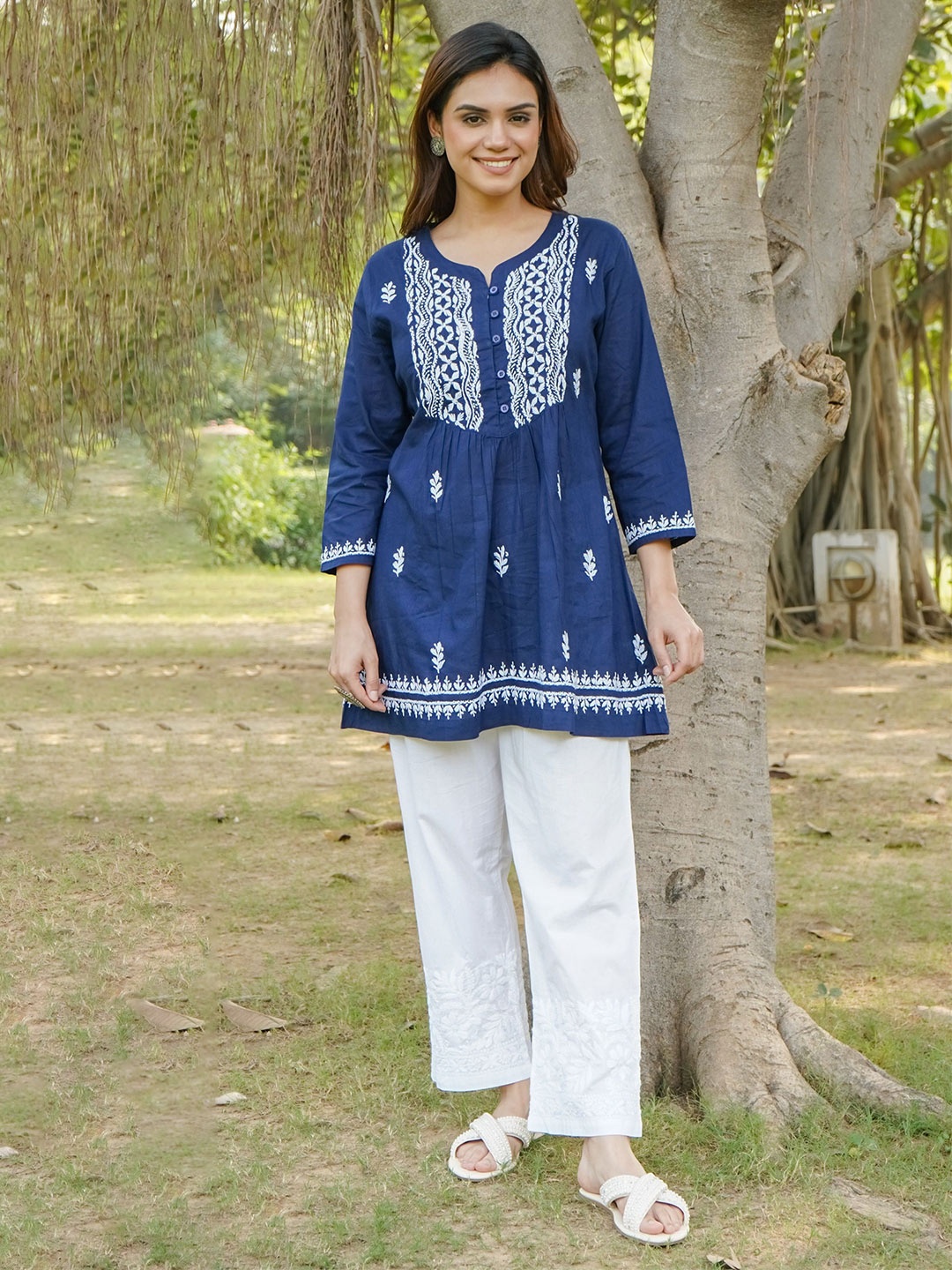 

HOUSE OF KARI Floral Embroidered Chikankari Cotton Straight Short Kurta, Navy blue