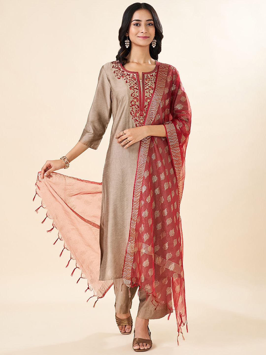 

RANGMANCH BY PANTALOONS Floral Embroidered Thread Work Kurta With Trousers & Dupatta, Cream